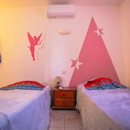 Avec Piscine Et Studio, Sejour Convivial ! *