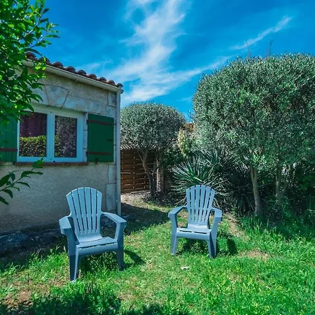 Avec Piscine Et Studio, Sejour Convivial ! Sabran