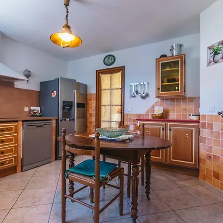 Semesterbostad Avec Piscine Et Studio, Sejour Convivial ! Sabran