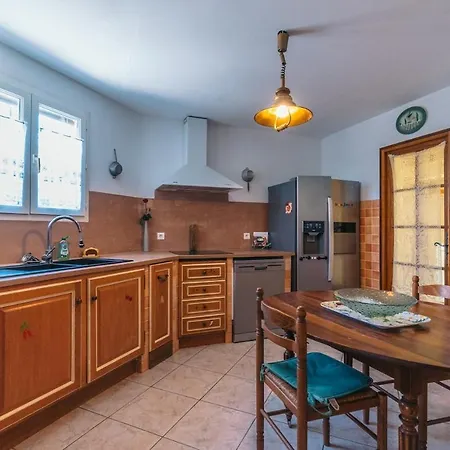 Semesterbostad Avec Piscine Et Studio, Sejour Convivial ! Sabran
