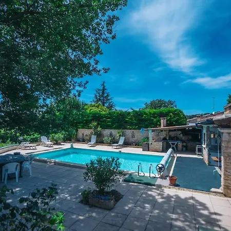 Semesterbostad Avec Piscine Et Studio, Sejour Convivial ! Sabran